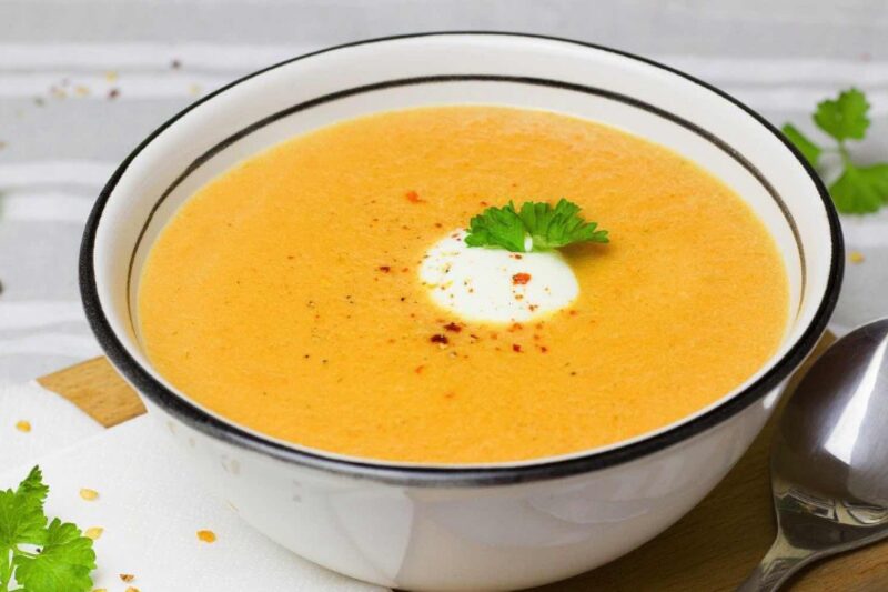 Erfrischende Buttermilchsuppe 