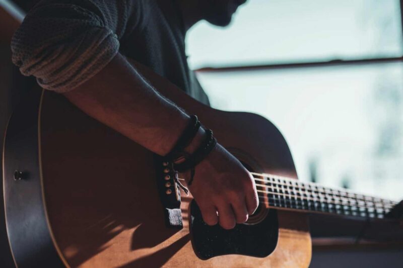 Gitarre lernen in Eigenregie – geht das?