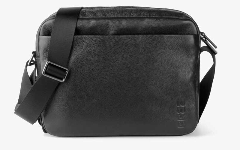 Der Mann und seine Handtasche