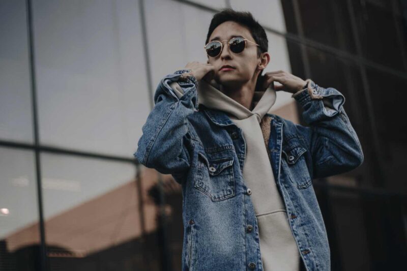 Jeansjacken – ein trendiger Allrounder für den Mann