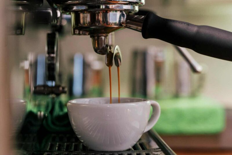 Kaffeevollautomat oder Siebträgermaschine? Welche Kaffeezubereitungsart die richtige für Dich ist
