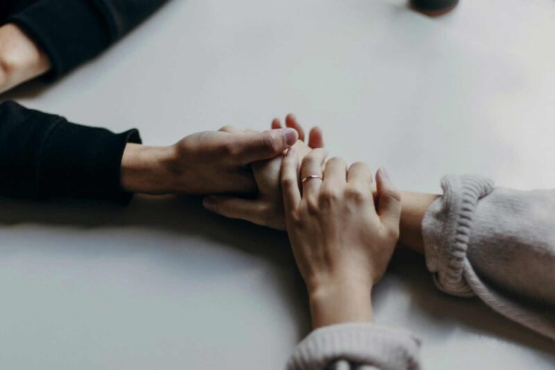 Lässig und entspannt oder Gentlemen-Eleganz – wie sollte man(n) zum ersten Date erscheinen?
