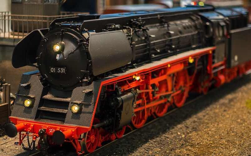 Männer und der Reiz der Modelleisenbahn
