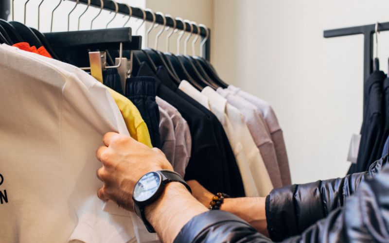 Unkompliziertes Shopping von zu Hause aus mit eigenem Modeberater