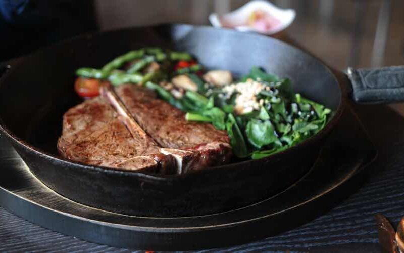 Diverse Steakarten und Varianten