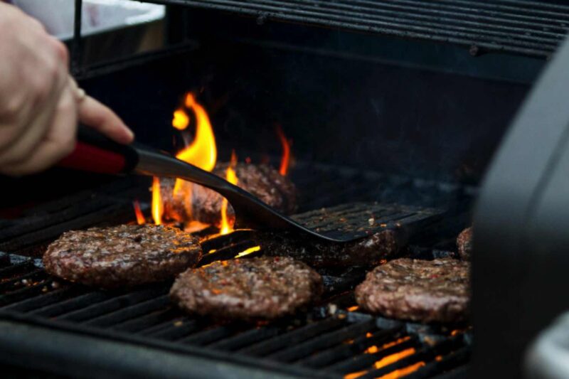 Gas-, Elektro- oder doch ein Holzkohlegrill? Welcher Grill für dich am besten geeignet ist