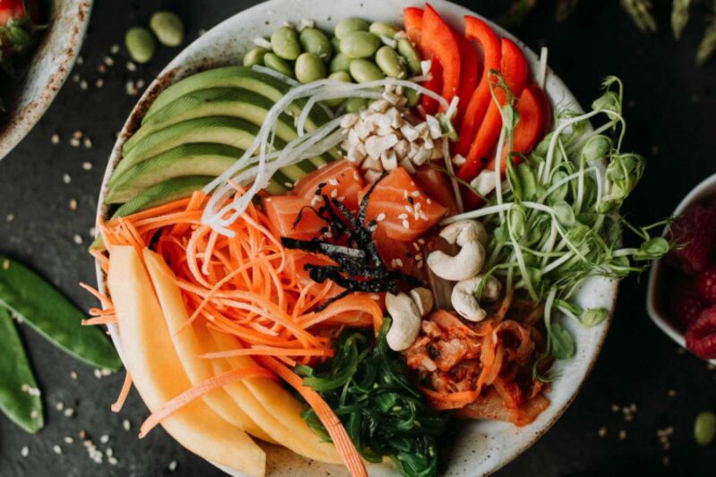 Gesund und fit durch den Tag mit ausgewogener Ernährung