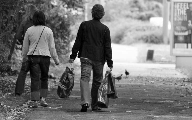 Stadtbummel oder Onlineeinkauf?